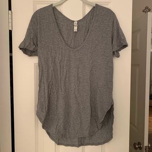 Grey lululemon tee